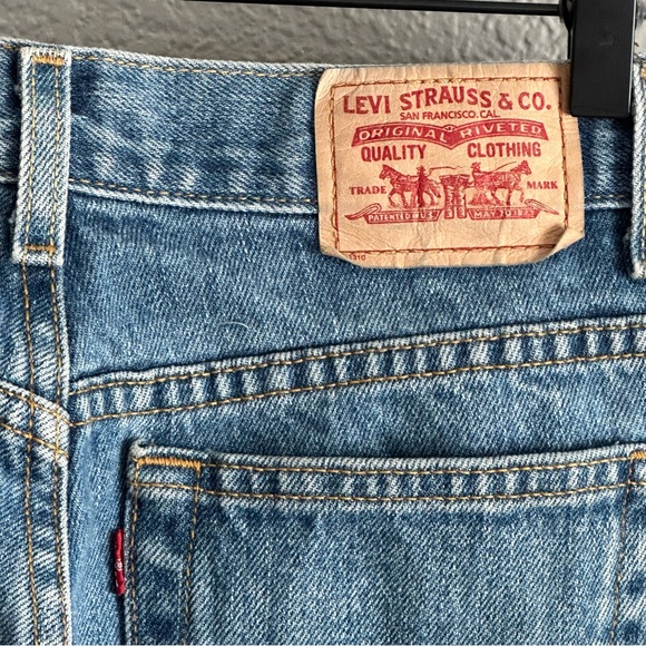 Levi's Women's Classic Straight Leg Denim Jeans - Picture 5 of 7